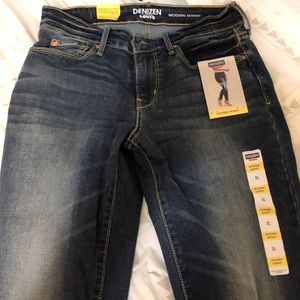 BRAND NEW NEVER WORN (wrong size) skinny jeans